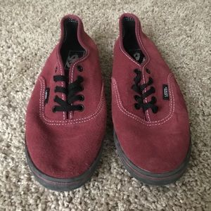 Burgundy / black low pro suede vans